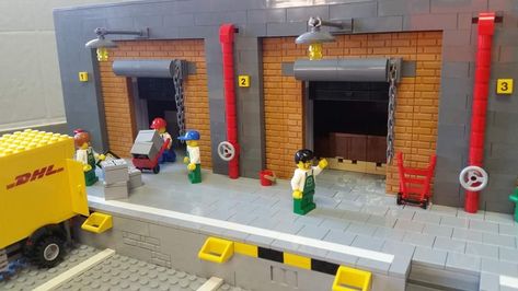 Lego Warehouse, Lego City Fire Station, Lego Garage, Lego Factory, Lego Structures, Lego Diorama, Lego Hacks, Easy Lego Creations, Lego City Ideas