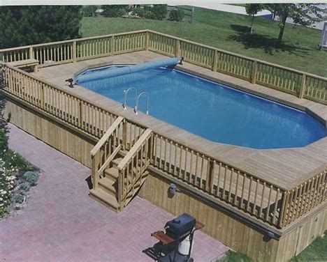 Above ground pool is the most efficient option when it comes to building a pool. But before start building and taking care of it, here is everything you need to know about above ground pool. Awesome Pools, Piscina Intex, Oval Pool, Simple Pool, Pool Deck Plans, Best Above Ground Pool, Swimming Pool Decks, Intex Pool, Deck Building