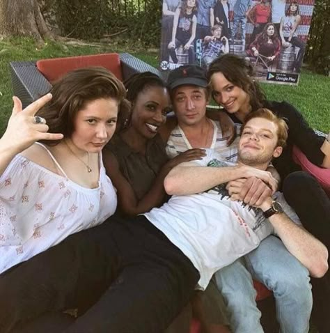 Shameless cast Shameless Rares, Shameless Debbie, Comfort Films, Shameless Cast, Shanola Hampton, Shameless Scenes, Shameless Mickey And Ian, Emma Kenney, Shameless Characters