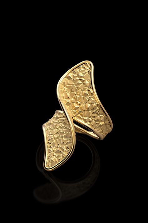 Oltremare Gioielli Twisted gold ring made in Italy, mobius gold ring available in 14k or 18k genuine gold. A solid gold ring with a combination of raw and polished finishes. Designed and crafted in Italy ❥ Details Band measurements: approx. 36 mm wide on the top Material: 14k solid gold , 18k solid gold Color: white gold, yellow gold and rose gold Sizes available: choose your size from the drop down menu ❥ Procedure information If you need a custom ring, please contact us before purchase. For an Leave Ring, Twisted Gold Ring, Ring Jewellery Design, Gold Bride Jewelry, Jewelry Drawing, Gold Rings Fashion, Gold Rings Jewelry, Silver Jewellery Sets, Textured Ring