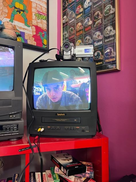 Digital Camcorder Aesthetic, Y2k Camcorder Aesthetic, Camcorder Pictures, Vhs Setup, Vhs Camera Aesthetic, Vintage Tv Room, Vhs Tv Aesthetic, Y2k Camera Aesthetic, Cam Corder Aesthetic