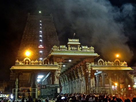 Arunachaleswara Temple in Full moon, Thiruvannamalai Thiruvannamalai Temple, Indian Temple Architecture, Temple Architecture, Indian Temple, Shiva Art, Hindu Temple, Structure Design, Hindu Art, Incredible India