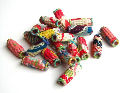 https://flic.kr/p/gKqD37 | Quilted Beads | Inspired by Indian Kantha. Made from assorted Japanese fabrics, batting and hand quilting. Fiber Jewelry, Fabric Necklace, Textile Jewelry, Fabric Beads, Paper Beads, Handmade Beads, Fabric Jewelry, Fabric Art, Diy Beads