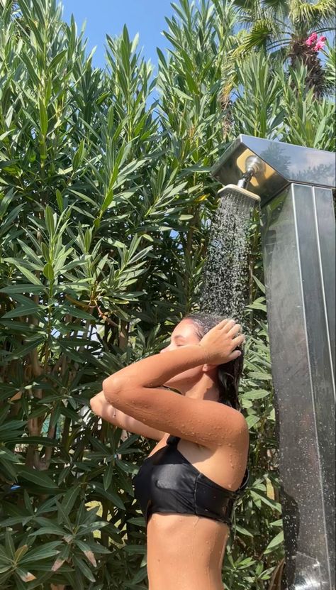 trees. green. water. Outdoor Shower Pictures, Solo Summer, Shower Pictures, Pool Poses, Shower Pics, Holiday Inspo, Beach Shower, Poses Instagram, Insta Pics