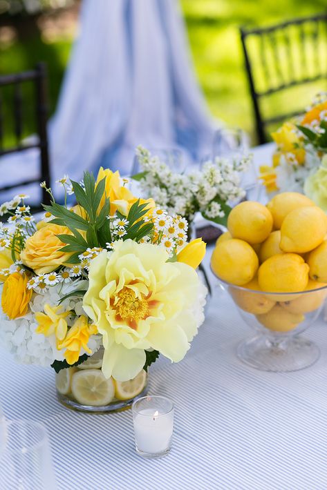 Yellow And White Centerpieces, Centerpiece With Lemons, Micro Backyard Wedding, Italy Party Theme, Micro Backyard, Yellow Centerpiece, Simple Floral Centerpieces, Yellow Flower Arrangements, Yellow Centerpieces