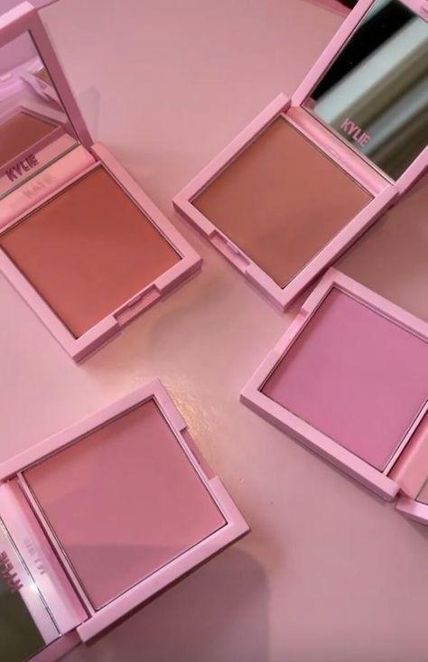 Kylie Blush, Trajes Kylie Jenner, Makeup List, Kylie Cosmetic, Ethereal Makeup, Fancy Makeup, Pretty Skin Care, Makeup Must Haves, Makeup To Buy