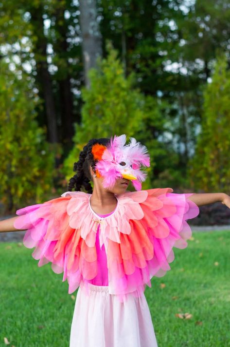 DIY Bird Halloween Costume {video tutorial} - The Home I Create Bird Halloween Costume, Bird Costume Kids, Halloween Costume Videos, Bird Costume, Halloween Tutorial, Diy Halloween Costumes For Kids, Bird Masks, Diy Kostüm, Diy Birds