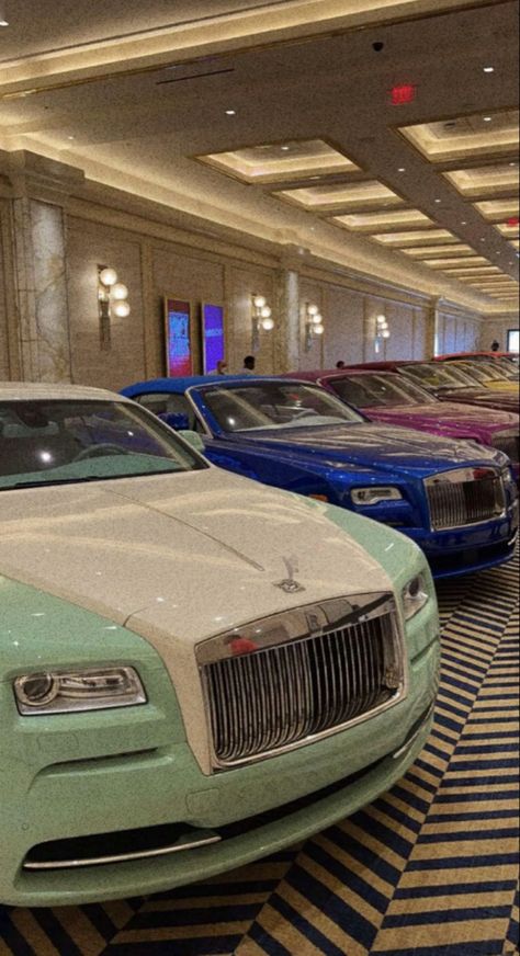 Dubai car colection of Sheic Green Rolls Royce, Blue Rolls Royce, Cars Tattoo, Luxury Car Garage, Royce Car, Rich Cars, Cars Aesthetic, Rolls Royce Wraith, Car Quotes