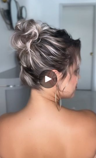 Messy Hair Up Styles, Messy Up Do For Short Hair, Short Up Dos Easy Updo, Quick Messy Bun Tutorial Short Hair, Messy Bun Bob Short Hair, Cute Messy Bun For Short Hair, Messy Bun For Short Curly Hair Tutorial, Top Buns For Short Hair, Messy Bun For Short Fine Hair