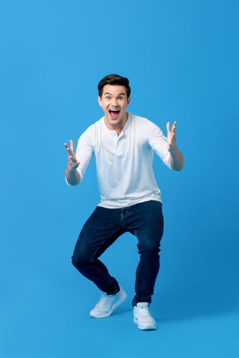 Young caucasian man in surprised gesture | Premium Photo #Freepik #photo #people #man #smile #happy Man Smile, Persona Feliz, Business Portrait Photography, Funny Poses, Bg Design, Smiling Man, Man Photography, Business Portrait, Best Poses For Men