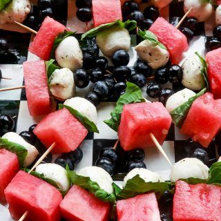 Watermelon Appetizer Ideas, Watermelon Skewers, Watermelon Appetizer, Mozzarella Appetizers, Summer Hosting, Caprese Appetizer, Fruit Appetizers, Skewer Appetizers, Caprese Skewers