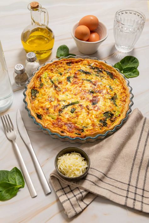 Asparagus Quiche Recipe Recipes Using Sour Cream, Asparagus Quiche Recipes, Hashbrown Quiche, Cheese Quiche Recipe, Asparagus Quiche, Mushroom Quiche, Dairy Free Low Carb, Snack Smoothie, Slow Cooker Pasta