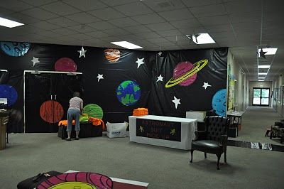 Great Space Themed VBS! Lots of great ideas to think about! Outer Space Classroom, Galactic Starveyors Vbs 2017, Space Theme Classroom, Space Classroom, Vbs Themes, Outer Space Theme, Bible School Crafts, Vbs Crafts, Themed Classroom