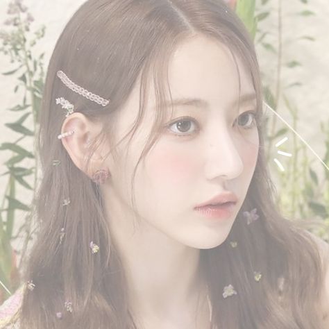 Sakura Cute Icon, Sakura Lesserafim Pfp, Sakura Cute, Aesthetic Sakura, Le Sserafim Icons, White Pfp, Lq Pfp, Cute Icon, Sakura Miyawaki