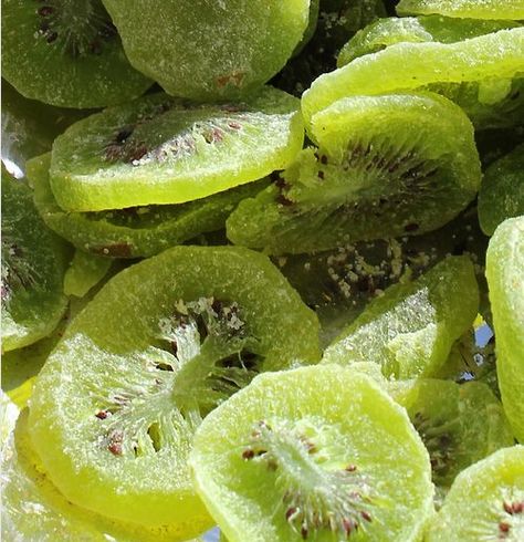 sun dried kiwis Dried Kiwi, Pickled Fruit, Best Freeze Dried Food, Green Aesthetics, Dried Food, Dehydrated Fruit, Food Mood, Candied Fruit, Freeze Drying Food