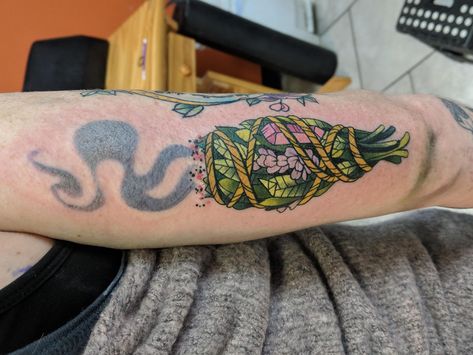 sage bundle by jordan taylor (self) at black ball tattoo in midland mi Sage Tattoos, Sage Bundle Tattoo, Sage Tattoo, Witchy Tattoos, Tattoo Pierna, Friendship Tattoo, Green Tattoos, Cup Tattoo, Ball Tattoo