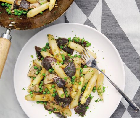 White Asparagus with Shiitake Mushrooms and Peas Peas And Mushrooms Side Dishes, Peas And Mushrooms Italian, Peas And Mushrooms, Roasted Asparagus And Mushrooms, Asparagus And Shiitake Mushrooms, Shitake Mushroom, Vegetable Stock Cubes, White Asparagus, Shiitake Mushroom