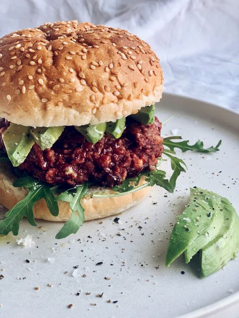 The first time I had these beetroot burgers was at one of my girl’s dinner nights during university. It was my first introduction to hosting and cooking for larger groups of people. At one of these dinners, my dear friend Nicola made this beet burger recipe. It was so simple yet tasted incredibly meaty and nutritious. A few months later I had my first (short) foray into having a food stall at a farmers market. This most popular and appealing dish on the menu was always these beetroot burgers. Beetroot Burger, Beet Burger Recipe, Beetroot Burgers, Beet Burger, Meat Replacement, Meat Free Monday, Food Stall, Yummy Lunches, Vegan Options