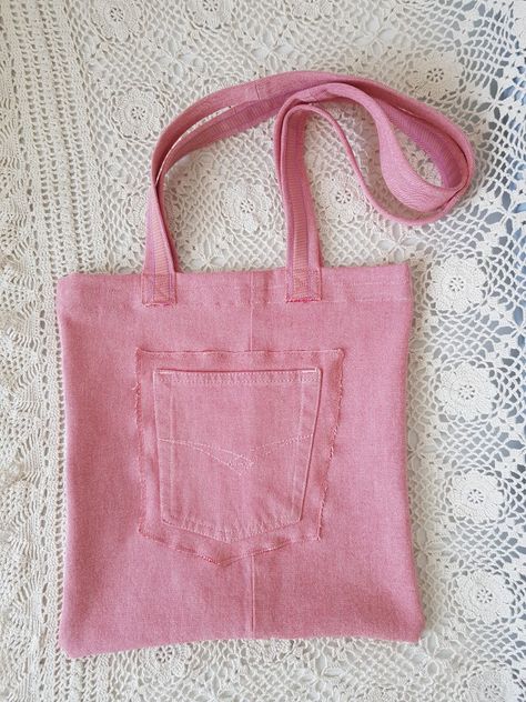 Pink jeans bag DIY Jeans Bag Diy, Jeans Rosa, Bag Diy, Pink Jeans, Pink Tote, Jeans Bag, Denim Bag, Diy Bag, Gift Bag