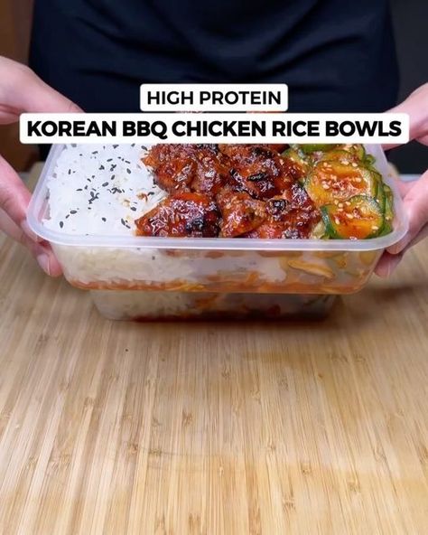 Healthy Lifestyle | Weight Loss Recipes | Fitness on Instagram: "High Protein Korean BBQ Chicken Rice Bowls! ONLY 484 Calories  By @jalalsamfit   The flavours are phenomenal! Truly one of the tastiest chicken I’ve made using NO OIL! So simple, low effort and incredibly easy to meal prep🤌🏽  Macros Per Serving (4 Servings Total)  484 Calories | 49g Protein | 50g Carbs | 10g Fat  Ingredients (To Make 4 Servings)  Korean BBQ Chicken Marinade  - 900g Raw Chicken Thighs, Boneless Skinless - 1.5 Tsp Black Pepper - 1 Tbsp Garlic Paste - 1 Tbsp Ginger Paste - 40g Gochujang Paste (Brand: Haepyo) - 25g Sriracha  - 1 Tbsp Sesame Seeds - 40ml Light Soy Sauce  Oven bake or air fry for 16-18mins at 200C / 400F  Crunchy & Tangy Cucumber Salad  - 400g Cucumbers thinly sliced - 1 Tsp Salt - 1 Tsp Fresh Ga Jalalsamfit Recipes, Chicken Thighs Boneless Skinless, Gochujang Paste, Bbq Chicken Marinade, Korean Bbq Chicken, Chicken Thighs Recipes, Ginger Paste, Chicken Rice Bowls, Korean Chicken