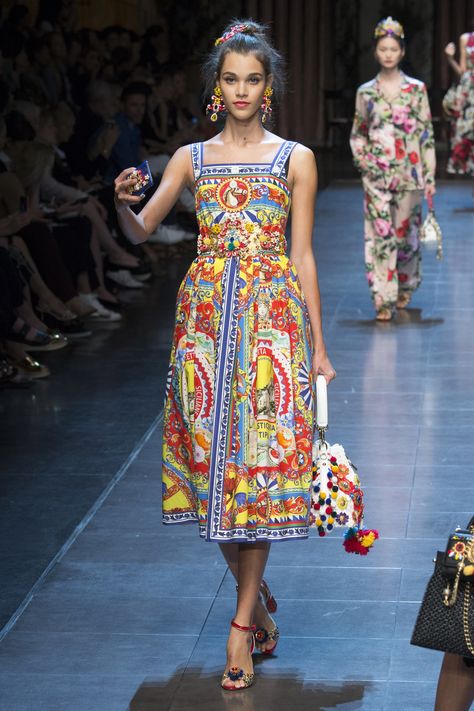 Dolce Pauline Hoarau, Dolce And Gabbana 2016, Dolce And Gabbana Runway, Ladies Outfits, Dolce And Gabbana Fashion, Dolce E Gabbana, Spring Summer 2016, 2016 Fashion, Dolce & Gabbana