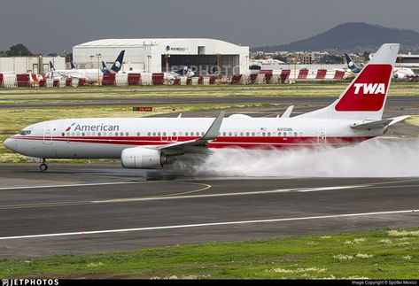 Splasshhhhh!. N915NN. Boeing 737-823. JetPhotos.com is the biggest database of aviation photographs with over 4 million screened photos online! Boeing 747 200, Deck Photos, Civil Aviation, Airport City, Aircraft Pictures, Boeing 737, Flight Deck, Boeing 747, American Airlines