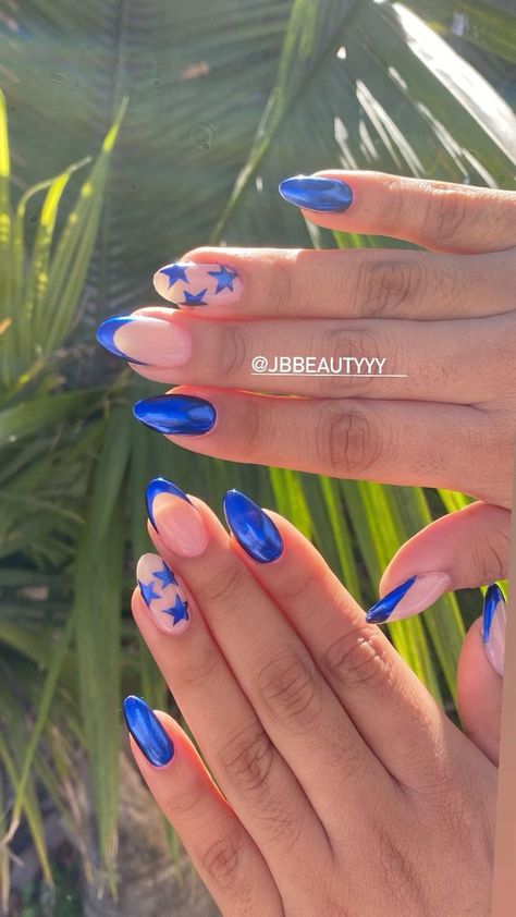 Blue Stars Nail Art, Blue Chrome Star Nails, Royal Blue Chrome Nails Designs, Star Nail Inspo Acrylic, Royal Blue Nails With Stars, Blue Nails With Star Design, 4th Of July Chrome Nails, Summer Star Nails, Blue Star Nails Acrylic