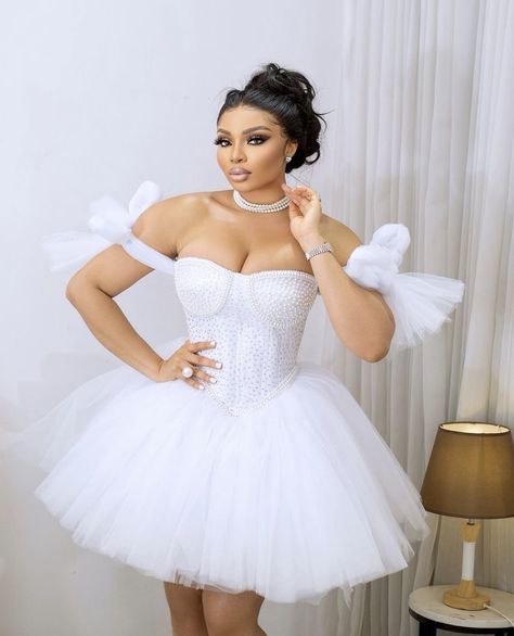 White Hoco Dress Short, Bride After Party Dress, Reception Dress Bride, Dinner Gowns Classy, White Hoco Dress, Off Shoulder Corset Dress, Hoco Dress Short, After Party Dress, Off Shoulder Corset