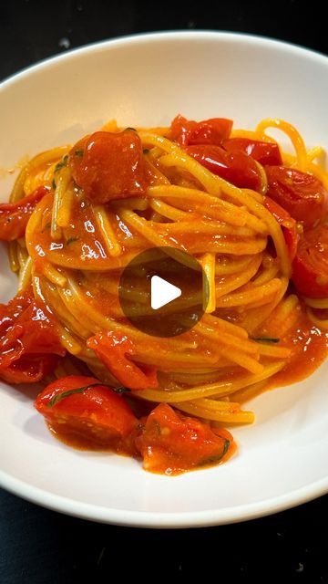 Spicy Pomodoro Sauce, Pesto Pomodoro, Arnoldo Pomodoro, Capellini Pomodoro, Spaghetti Al Pomodoro, Pasta Al Pomodoro, Pasta Pomodoro, Pasta Food, Pasta Recipes