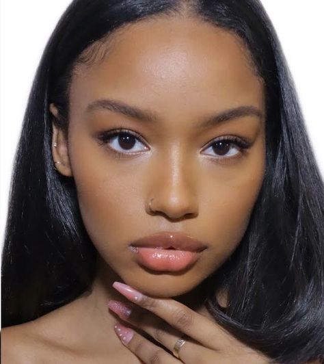 Almond Eye Makeup Black Women, Brown Eyeliner Black Woman, Almond Eyes Black Women, High Cheekbones Women, Quince Tiaras, Clip In Hair Extensions Styles, Diamond Face Shape Hairstyles, 22 Inch Hair Extensions, 90s Makeup Look