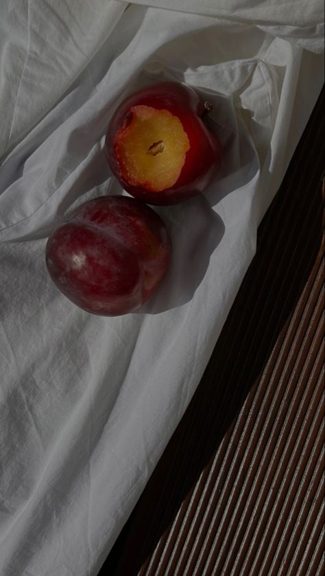 Plums Aesthetic Fruit, Plum Aesthetic Fruit, Plums Aesthetic, Plum Aesthetic, Yummy Aesthetic, Plum Fruit, Plum Pudding, St Tropez, Summer Fruit