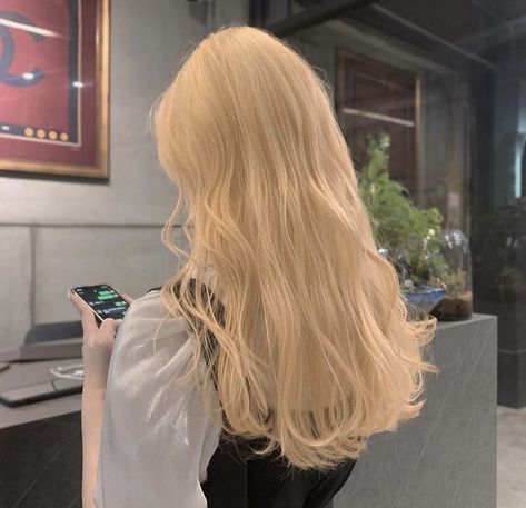 Blonde Hair Korean, Yellow Hair Color, Korean Hair Color, Light Blonde Hair, Korean Hair, Pretty Hair Color, Haircuts Straight Hair, Yellow Hair, Long Blonde