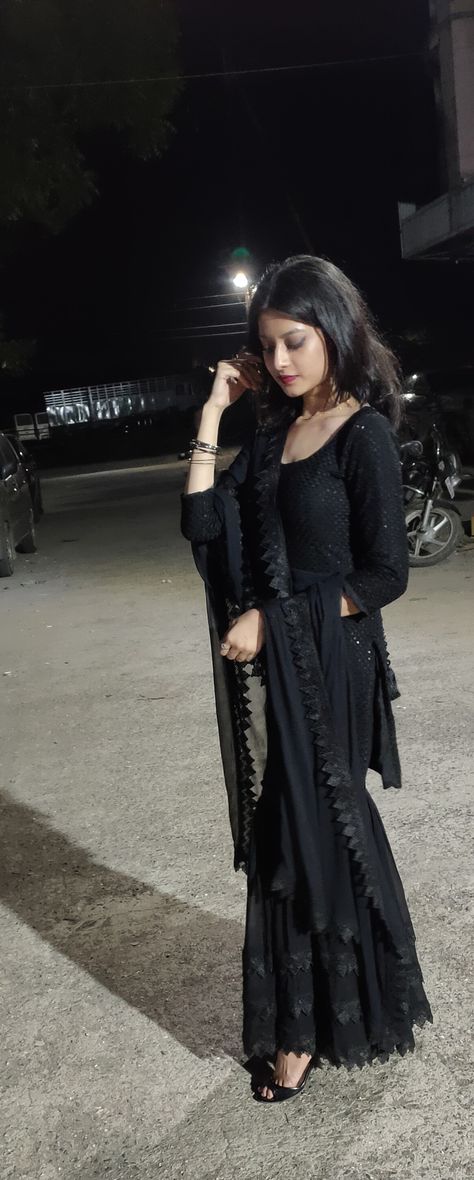 Solid black gharara look, wedding guest outfit idea. Poses At Wedding Guest, Black Gharara, Shy Person, Selfie Pose, Guest Outfit, Selfie Poses, Outfit Idea, Wedding Guest Outfit, Solid Black