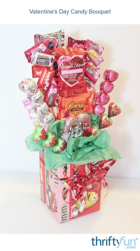 A candy bouquet is a fun alternative to flowers on Valentine's day. You don't need to spend a lot of money on one at a store either. They are super easy to make and making your own allows you to customize it for your loved one! Candy Bouquet Ideas, Valentine Candy Bouquet, Valentines Candy Gifts, Valentine's Bouquet, Traditional Bouquet, Valentine's Candy, Bouquet Making, Candy Arrangements, Candy Gift Baskets