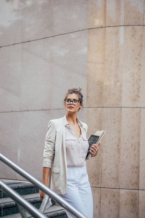 Business Portraits Woman, Casual Corporate, Woman Office, Headshots Women, Corporate Portrait, Self Branding, Luxury Lifestyle Women, Business Photoshoot, Branding Photoshoot Inspiration