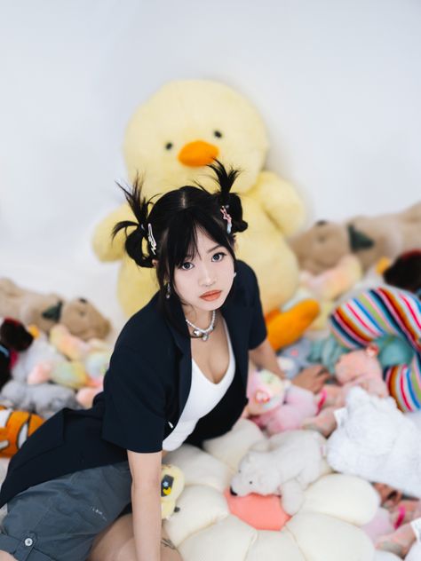 Stuffed Animals Photoshoot, Stuffed Animal Photo Shoot, Korean Magazine Photoshoot, Anime Photoshoot Ideas, Hairstyles Asian Girl, Photography Y2k, Asian Photoshoot, Artist Photoshoot, Hairstyles Asian