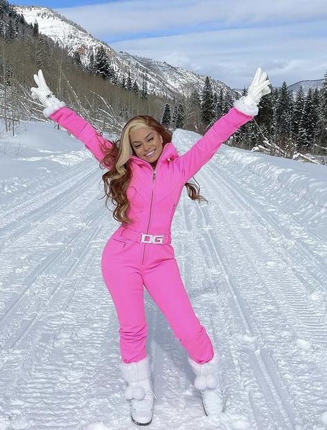 Pink Ski Outfit, Snow Outfit Ideas, Snowsuit Women, Snow Outfits For Women, Ski Outfit For Women, Best Workout Clothes, Winter Vacation Outfits, Ski Trip Outfit, Snow Outfits