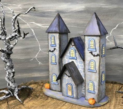 13 Days Of Halloween, Paper Castle, Castle Crafts, Haunted House Diy, Halloween Castle, Halloween Houses, Glitter House, Cardboard Houses, Casa Halloween