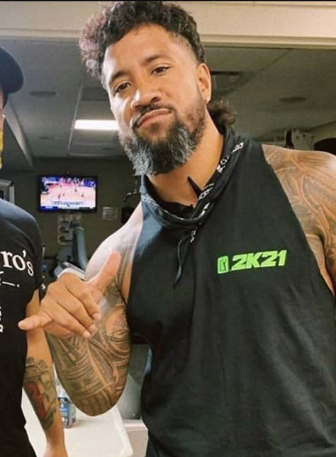 Joshua Fatu, Samoan Men, Types Of Fade Haircut, Roman Reigns Family, Polynesian Men, Roman Reigns Shirtless, Wwe Pictures, Wrestling Stars, Wrestling Superstars