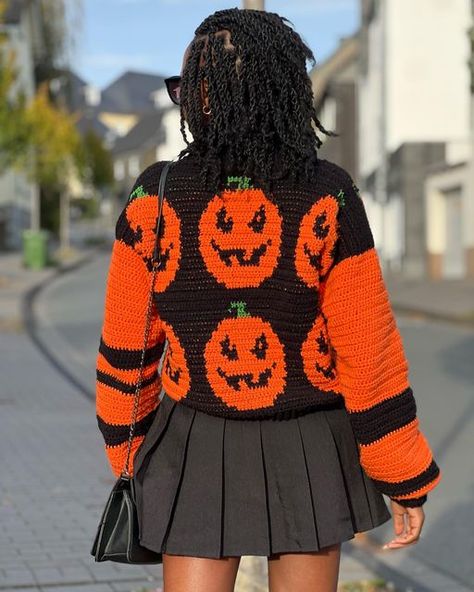 AC | Modern Crochet | DE 🇩🇪 on Instagram: "Tutorial for this Halloween 🎃 cardigan will Premier on my YouTube AC Crochets in an hr. See you there at 15:00 European Time. #crochet #crochetcardigan #häkeln #halloween #häkelnmachtglücklich #crochetlover" Halloween Crochet Cardigan, Crochet Halloween Cardigan, Halloween Crochet Sweater, Ac Crochets, Pumpkin Cardigan, Yarn Tops, Goth Crochet, Halloween Cardigan, Crochet Halloween