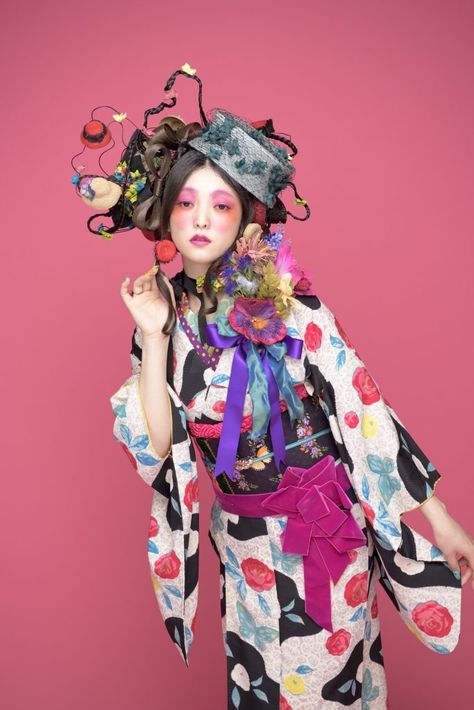 [Kimono Style] Creator Mamechiyo's Kimono are for Today's World | JAPAN Forward Kimono Street Style, Casual Kimono, Kimono Design, European Culture, Kimono Style, Vintage Kimono, Victoria And Albert, Pop Up Shops, Victoria And Albert Museum