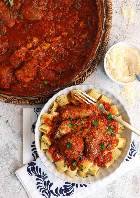 Best Pasta Sauce, Italian Nonna, Italian Gravy, Sunday Gravy, Italian Chicken Pasta, Gluten Free Cookbooks, Sunday Sauce, Best Pasta, Hot Sausage