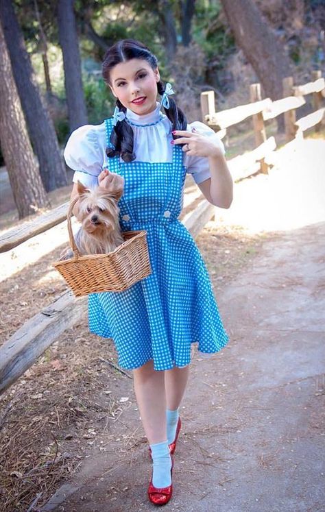 Amber Arden [as Dorothy feat. Toto] (Cosplay by AmberArden @Facebook) #TheWizardOfOz Dorothy Photoshoot, Dorothy Cosplay, Dorothy Gale Costume, Halloween Constumes, Dorothy Costume, Dorothy Gale, Xmas Outfits, Mother Dearest, The Wonderful Wizard Of Oz