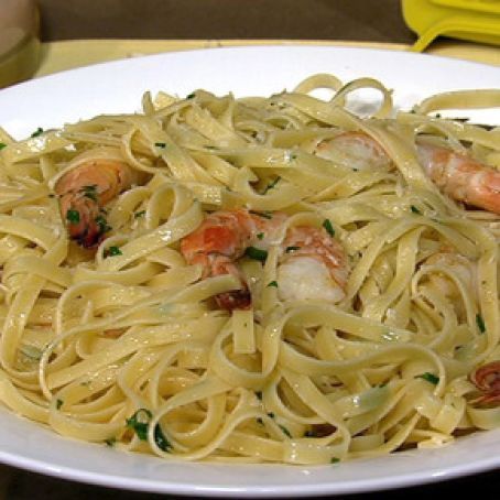 Mario Batali's Shrimp Scampi Recipe - (4.6/5) Mario Batali Recipes, The Chew Recipes, Shrimp Scampi Recipe, Mario Batali, Scampi Recipe, The Chew, Shrimp Dishes, Shrimp Scampi, Abc Tv