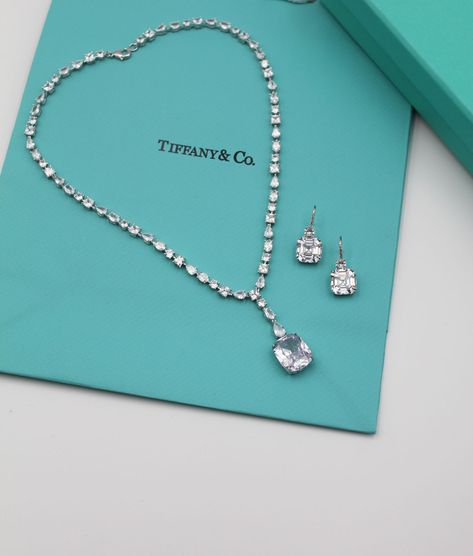 Tiffany And Co Necklace Diamond, Colar Tiffany E Co, قلادات متدلية, Vintage Modern Jewelry, Tiffany And Co Jewelry, Tiffany And Co Necklace, Fancy Jewelry Necklace, Expensive Jewelry Luxury, Vientiane