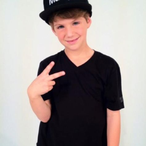 This is Matty B ... Listen to him sing Justin Biebers new song "Boyfriend" This kid is awesome !!! <3 Matty B Raps, Young Justin Bieber, Matty B, Justin Bieber Boyfriend, Mining Industry, Swag Boys, Boyfriend Video, Youtube Success, Freestyle Rap