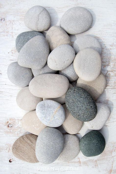 Hand Painted Rocks Ideas Beach Stones, Painted Rocks Wedding, Felt Flowers Patterns, Smooth Rock, Rock And Pebbles, Beach Rocks, Lake Huron, Pebble Stone, Low Maintenance Garden