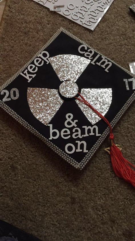 Radiation Oncology Grad cap. Keep calm beam on Radiation Therapist Graduation Cap, Radiation Therapist Aesthetic, Radiology Graduation Cap, Radiology Art, Radiology Graduation, Ray Costume, Diy Grad Cap, Radiology Schools, Medical Cake