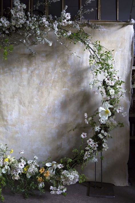 House Wedding Ideas, Workshop Inspiration, Country House Wedding, Floral Installation, Modern Wedding Flowers, Floral Installations, Wedding Arches, Flower Installation, Whimsical Wonderland