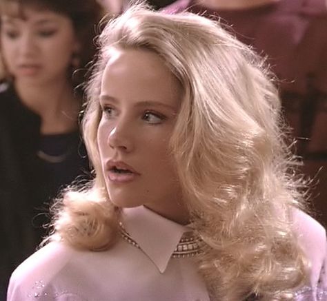 Amanda Peterson (born: July 8, 1971, Greeley, CO, USA - July 5, 2015) was an American actress. Peterson gained fame for her role as Cindy Mancini in the 1987 comedy film Can't Buy Me Love. Cant Buy Me Love Cindy, Amanda Peterson 80s, Cindy Mancini, Amanda Peterson, Attractive Pictures, 1980s Hair, Portraits Female, Can't Buy Me Love, 80s Look